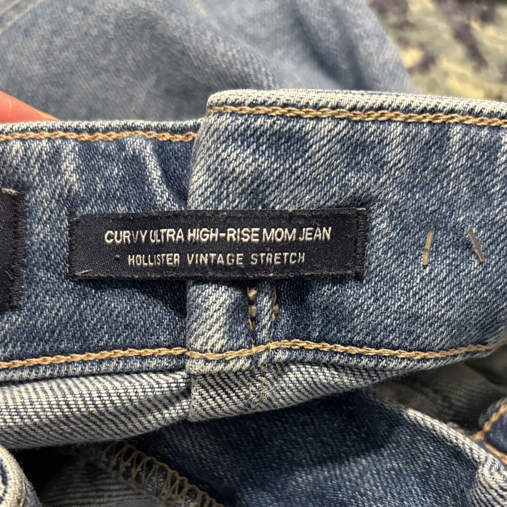 Hollister Light Blue High Rise Women's Jeans - Picture 2 of 7